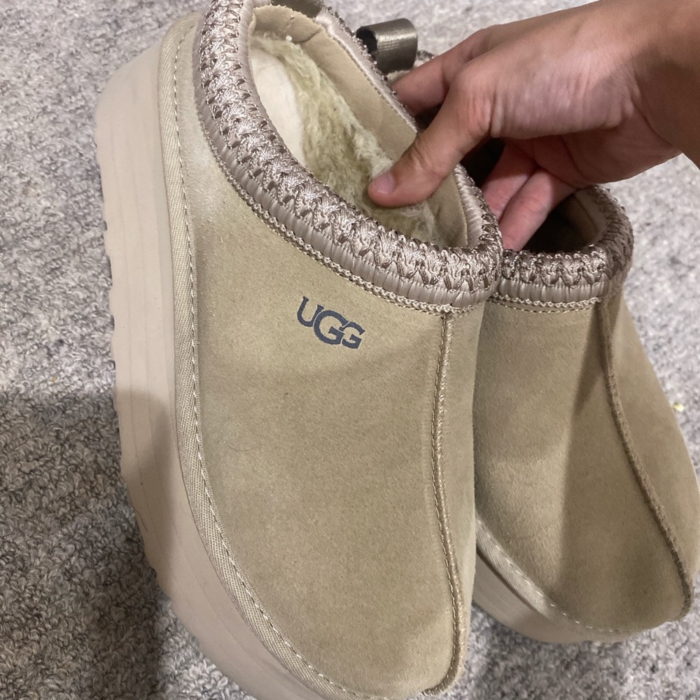 TAZZ PLATFORM UGGS IN MUSTARD SEED SIZE 7